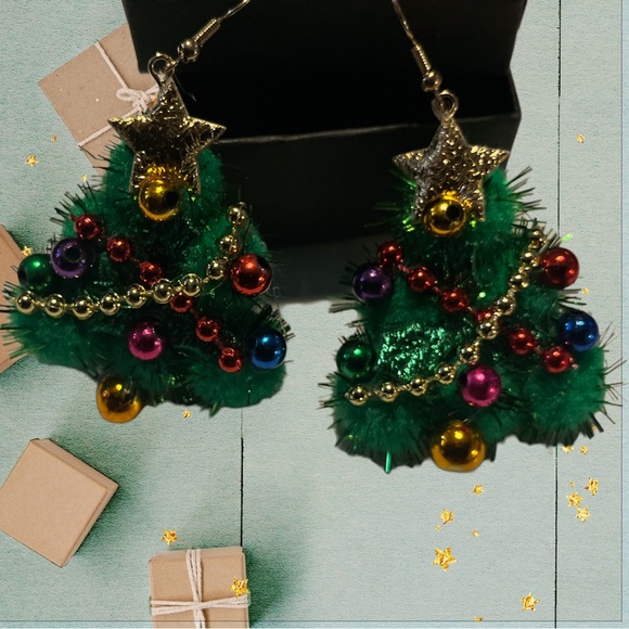 NEW Christmas 🎄 Tree Earrings - Picture 5 of 6